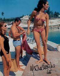 James Bond Girl Martine Beswick On Set In Person Signed Photo From Thunderball Wanita