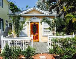 Tiny Keywest Cottage Takes On Elegant Victorian Style Gingerbread And Adds A Gorgeous Front Door Key West Vacations Florida Cottage Unique Vacation Rentals