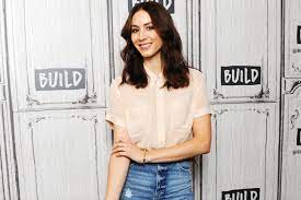 Troian bellisario is my idol. Dirty Rose Troian Bellisario Zeigt Sich Mit Neuer Haarfarbe Glamour