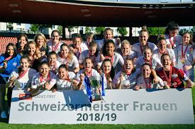 Die fcz frauen unterliegen im zweiten testspiel der fcz u15 zürich oberland mit 4:5. Fussballerinnen In Zurich Meister Und Doch Im Abseits