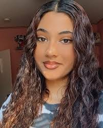 Nicole Borrelli's Instagram, Twitter & Facebook