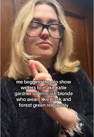 Katie Reuter's Instagram, Twitter & Facebook