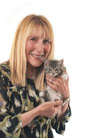 Ep. 204: What does my cat think of music? How music can help your cat live  its best life! with Janet Marlow