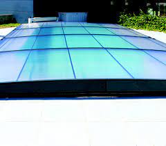 Optez pour l'abri bas desjoyaux entièrement télescopique pour un encombrement minimisé. Abris Piscine Piscines Desjoyaux