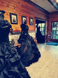 Check spelling or type a new query. Uber Uns Das Team Fur Extravagante Brautkleider Ausgefallene Hochzeitsanzuge Und Besonderes Modedesign Extravagante Brautmode Ausgefallene Hochzeitsanzuge Gehrocke