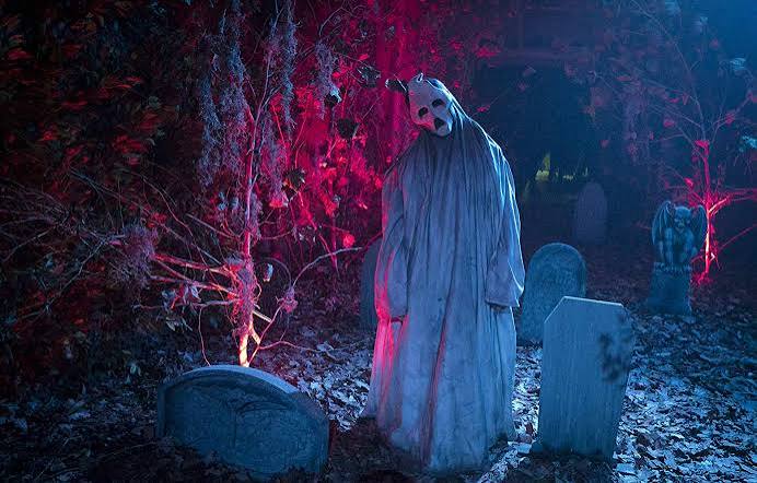 Haunt' - Escaping Literal and Metaphorical Haunted Houses in the 2019  Slasher Movie [Young Blood] - Bloody Disgusting