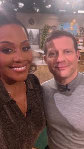 At @thismorning we have the best posing ever . Come and serve team !!