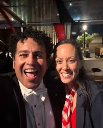 Felicidades a Honduras y EEUU por un gesto de amistad y hermandad. Fue un  lindo honor poder servir an mis naciones y solo deseo muchos éxitos y que  se levante toda la