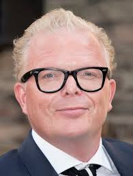 Jan Roos in elkaar geslagen: 'Bij eerste vuistslag verloor ik bril waardoor  ik niks meer zag'