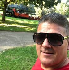 Ngushëllime pesë vajzave te Shabanit e bashkëshortës Servete Mujaj!  Ngushëllime vëlla Ukë Hysku me familje ! Ngushëllime vëllezer, kusherinjë,  nipër e mbesa, miqë e dashamirë …. Ngushëllime për vdekjën e shpejt te