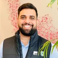 800+ perfis com “Lins”