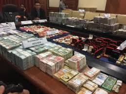 Beberapa kes rasuah terbesar di dunia telah didedahkan melalui akhbar, contohnya kes panama papers, 1mdb dan yang terbaharu di malaysia, kes kartel daging haram. Bila Start Kerja Ini Perkara No 1 Yang Perlu Dielakkan Kalau Tak Nak Masuk Lokap Remaja