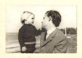 Galeano'nun ailesi, düşmüş uruguaylı aristokrasisine aitti; Comunicacion Presidencial Pa Twitter Eduardo Galeano Joven Con Una De Sus Hijas Galeanoporsiempre Http T Co Oge1t7ao1l