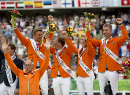 Hervorragende fußballer stehen bei den niederlanden nahezu immer im aufgebot. Niederlande Neue Und Alte Bundestrainer Fur Oranje Forderung Nach Harmonie In Der Dressur