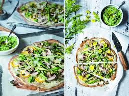 Flammkuchen Mit Zucchini Und Spargel Flammkuchen Essen Lebensmittel Essen