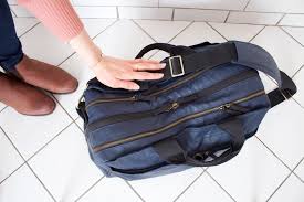Que faire à paris ? Mes Voyages Valise Minimaliste Organisation Pakt Bag