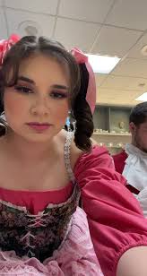 Bella Frog's Instagram, Twitter & Facebook