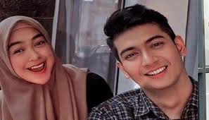 Helmi yang menunggu di rumah lega ketika melihat arnaz bisa keluar dari rumah sakit. Nse9qf1wksbf3m