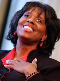 Savannah singer advances in Traditions