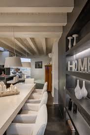 Questo Loft Unifamiliare Di 400 Mq Situato Nel Bresciano Riesce A Valorizzare A 360 Le Nuance E Le Potenzialita Della Soffitti Cucina Arredamento Chalet House