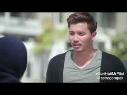 Sara pergi cari naz dekat kampung dan mengamuk bila dapat tahu naz nak kahwin dengan huda. Suri Hati Mr Pilot Episod 14 Youtube