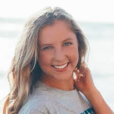 Friends of the Solana Beach Library awards scholarships