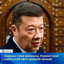 Všech 108 poslanců vznikající koalice ANO, SPD a Motoristů bude muset  podepsat dodatek koaliční smlouvy, v kterém se zavážou zvolit šéfa SPD  Tomia Okamuru předsedou sněmovny, napsal server iDNES․cz. 👉 Okamurův  protikandidát