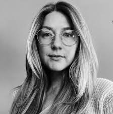 Amanda Meagher's Instagram, Twitter & Facebook