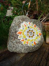 Dekoration maori grüner stein steine skulpturen skulpturen garten figur gartendekoration steinskulptur. Dekostein Fur Den Garten Oder Die Wohnung Garten Stein Dekoration Mosaik Von Blumenkarin Bei Kunstnet