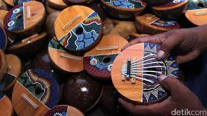 Misalnya karintol kependekan dari karinding dan botol. Ini Dia Karimba Alat Musik Khas Afrika Made In Banyuwangi