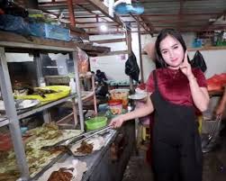 Bikin sambal lalapan cabang purnama… baca selengkapnya sambal purnama. Laris Manis Penjual Bebek Goreng Cantik Ini Diantre Pembeli