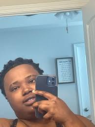 Introduction and friendship seeking in a lesbian community