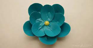 How to make your own wallets, bags, flowers, hats, and much, much more! Duct Tape Flower How To Make Simple Water Resistant Flowers