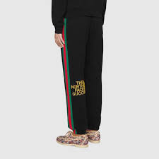 But what gucci and the north face do really well together is advance outdoor gear's position in fashion. Jogginghose Mit The North Face X Gucci Web Print Gucci De