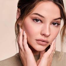 Edwina Dietrich's Instagram, Twitter & Facebook