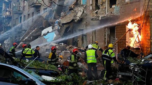 Russian air attack kills nine and injures dozens in Kyiv