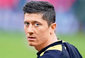 Robert lewandowski face pes 2017. Lewandowski Eyes Winning Exit
