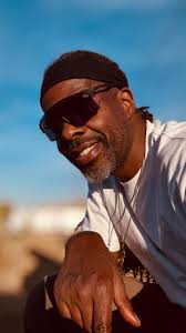 Dinner is ready, fam! I made Chimichurri Mushroom & Jackfruit Ribs,  upgrading my recipe to improve the texture and flavor. How many would you  like?