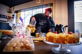 #eid mubarak #suikerfeest #offerfeest #ramadan #islam #shout out to mariam i know how hard it was for her to so this #queue. Deze Week Is Het Offerfeest Zo Vieren Rotterdammers Het Indebuurt Rotterdam