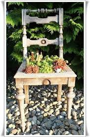 Von Hauswurz Und Beton Gugelhupf Betongugelhupf Hauswurz Und Von In 2020 Diy Garden Decor Diy Garden Garden Decor