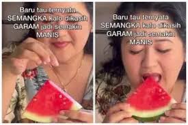 This chef shares how to process watermelon rind into stir-fries, the taste  is said to be similar to young papaya