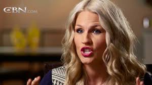 Heather Schott's Instagram, Twitter & Facebook