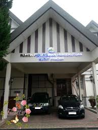 Kira baguslah tak adalah berhantu macam rumah peranginan persekutuan bukit fraser yang dikatakan berhantu. Rumah Peranginan Persekutuan Bukit Fraser Bilik Kecil Bukalah T