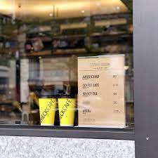 下午三點 我有咖啡你有故事如果說旅宿是探索一座城市的途徑那旅館的living room應該就像是你的旅行手扎待在這個像家一樣舒適的空間裡翻開手扎望著窗外的街景將旅程中的回憶連著咖啡一口喝進肚子