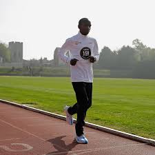 The prototype shoes worn by eliud kipchoge when the kenyan became the first athlete to run a marathon in under two hours in october do not meet these restrictions. Inside The Race To Break The Two Hour Marathon The New Yorker