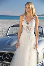 Finde dein brautkleid online jetzt mit gratis videoberatung! 320065 6105 Transparentes Brautkleid Mit Spitze Und Transparentem Oberteil Ladybird Hochzeitskleider Brautkleid Kleid Hochzeit Hochzeitskleid