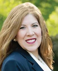 Laura Mandi's Instagram, Twitter & Facebook