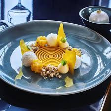 6 265 Likes 33 Comments Fou De Patisserie Foudepatisserie On Instagram Mangue Yuzu Et Coco Le J Desserts A L Assiette Dessert Gastronomique Patisserie