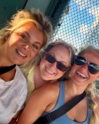 weekend in b̶i̶r̶d̶l̶a̶n̶d̶ banana land 🍌 #savannahbananas #bananaball  #bananas #camdenyards