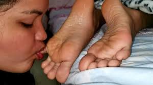 Watch Amateur lesbian finds pleasure in foot play - Feet, Footjob, Amateurs  Porn - SpankBang